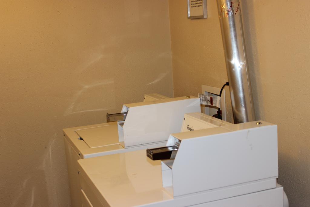 Knights Inn And Suites - Grand Forks Eksteriør billede