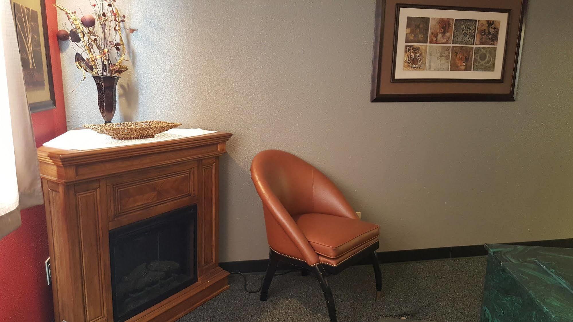 Knights Inn And Suites - Grand Forks Eksteriør billede