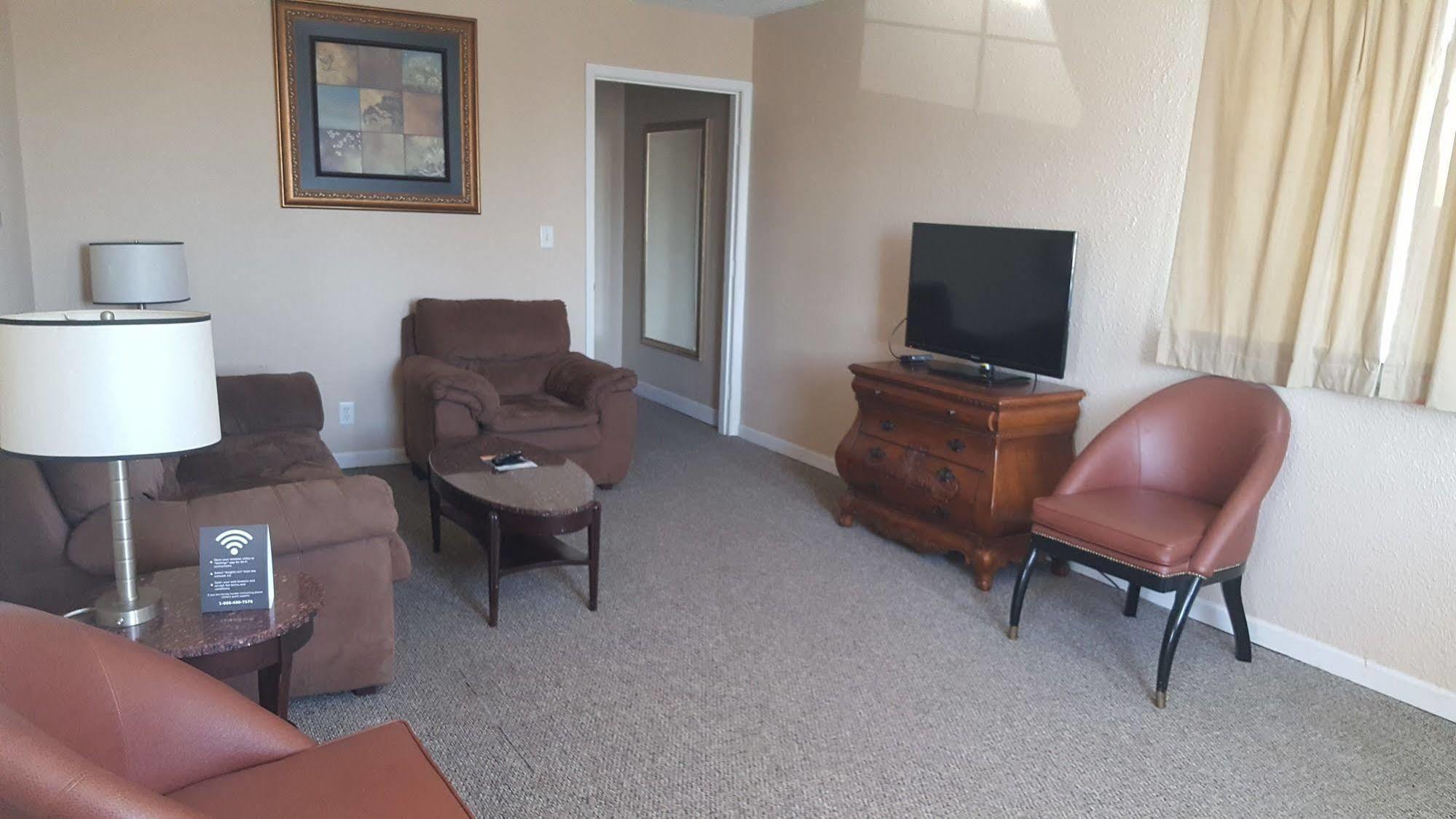 Knights Inn And Suites - Grand Forks Eksteriør billede