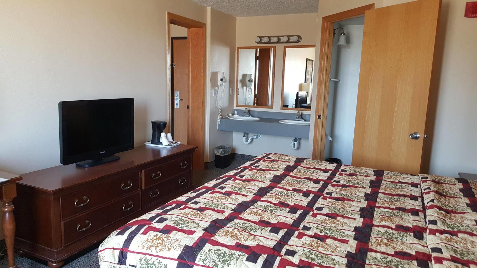 Knights Inn And Suites - Grand Forks Eksteriør billede