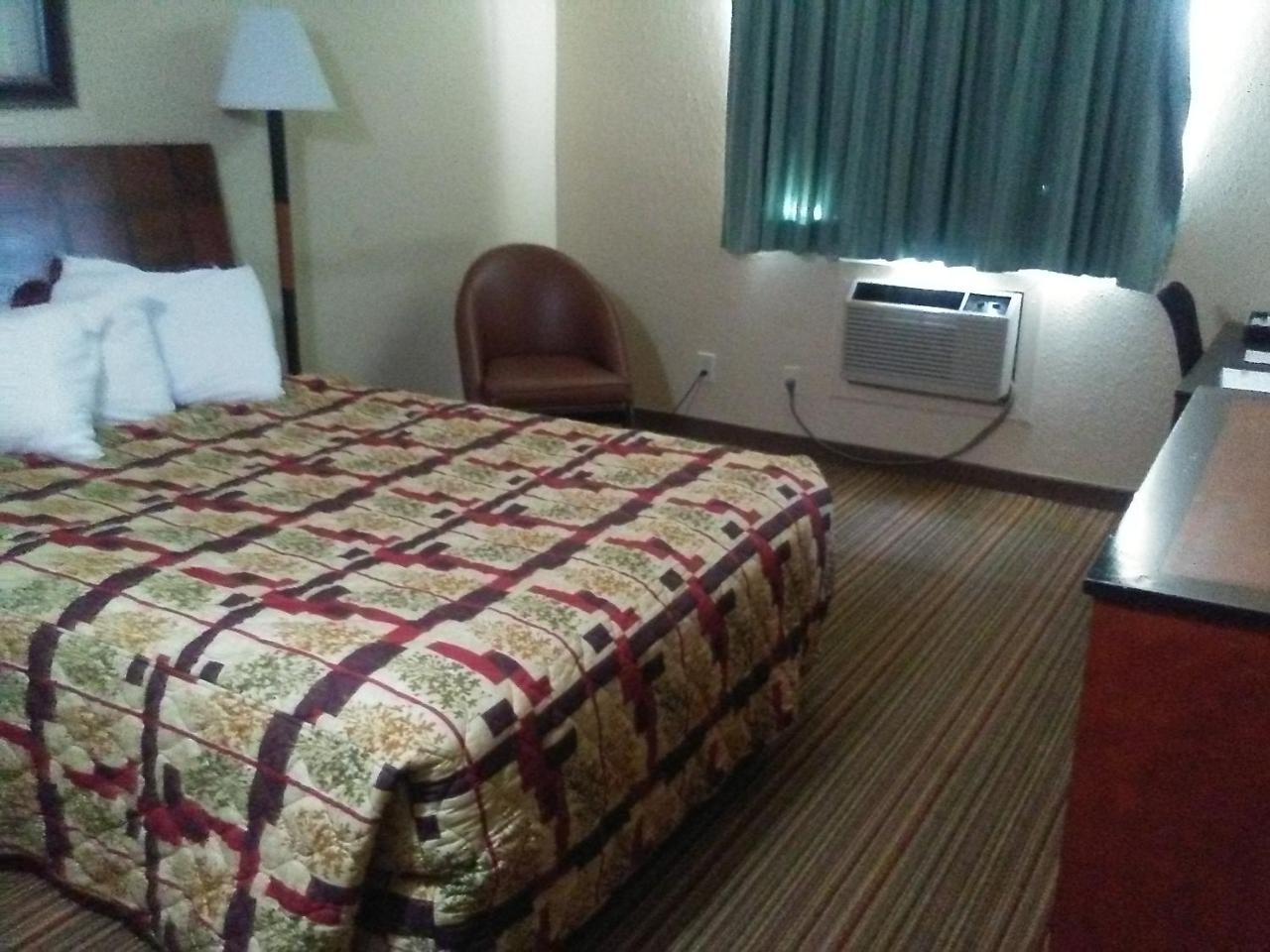 Knights Inn And Suites - Grand Forks Eksteriør billede