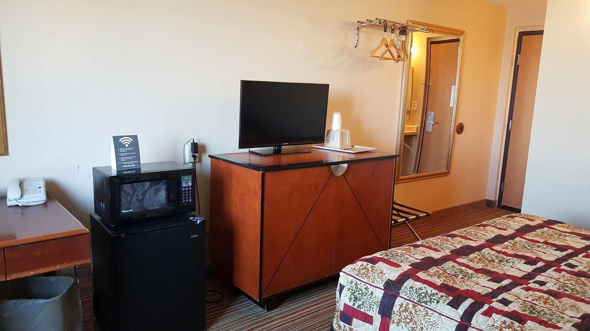 Knights Inn And Suites - Grand Forks Eksteriør billede