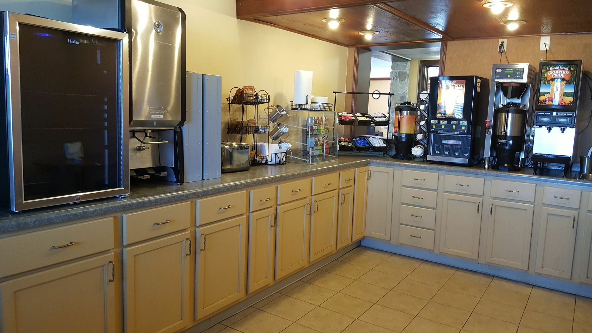 Knights Inn And Suites - Grand Forks Eksteriør billede