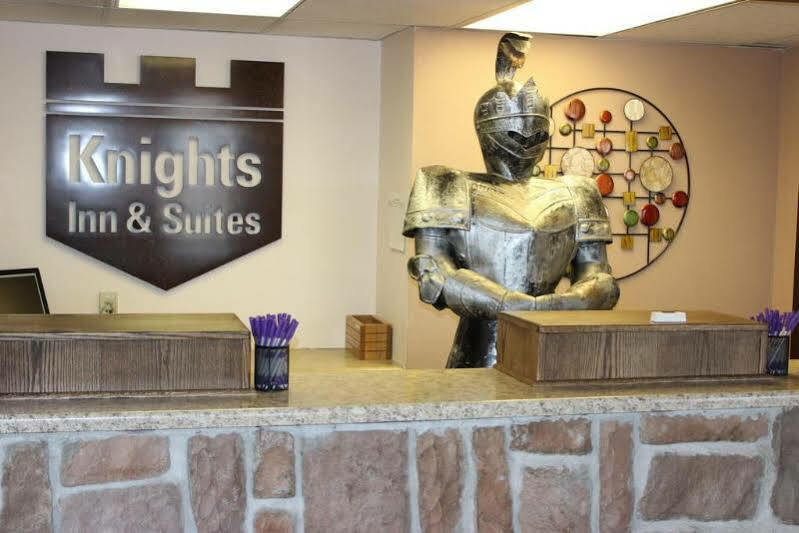 Knights Inn And Suites - Grand Forks Eksteriør billede